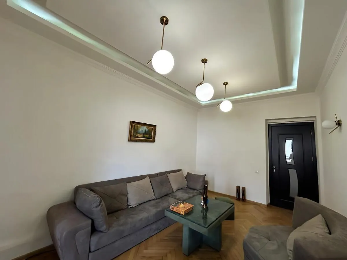 White Apartament In Old 第比利斯